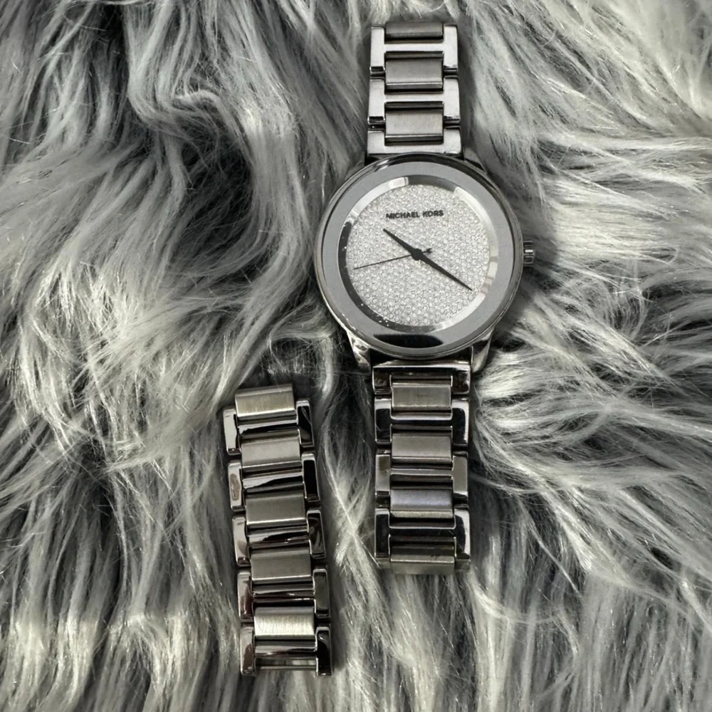 Michael Kors Silver Watch - Picture 4 of 4